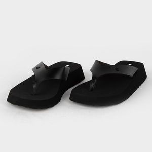 NWT - VOLCOM Not Your Mom Womens Platform Sandals